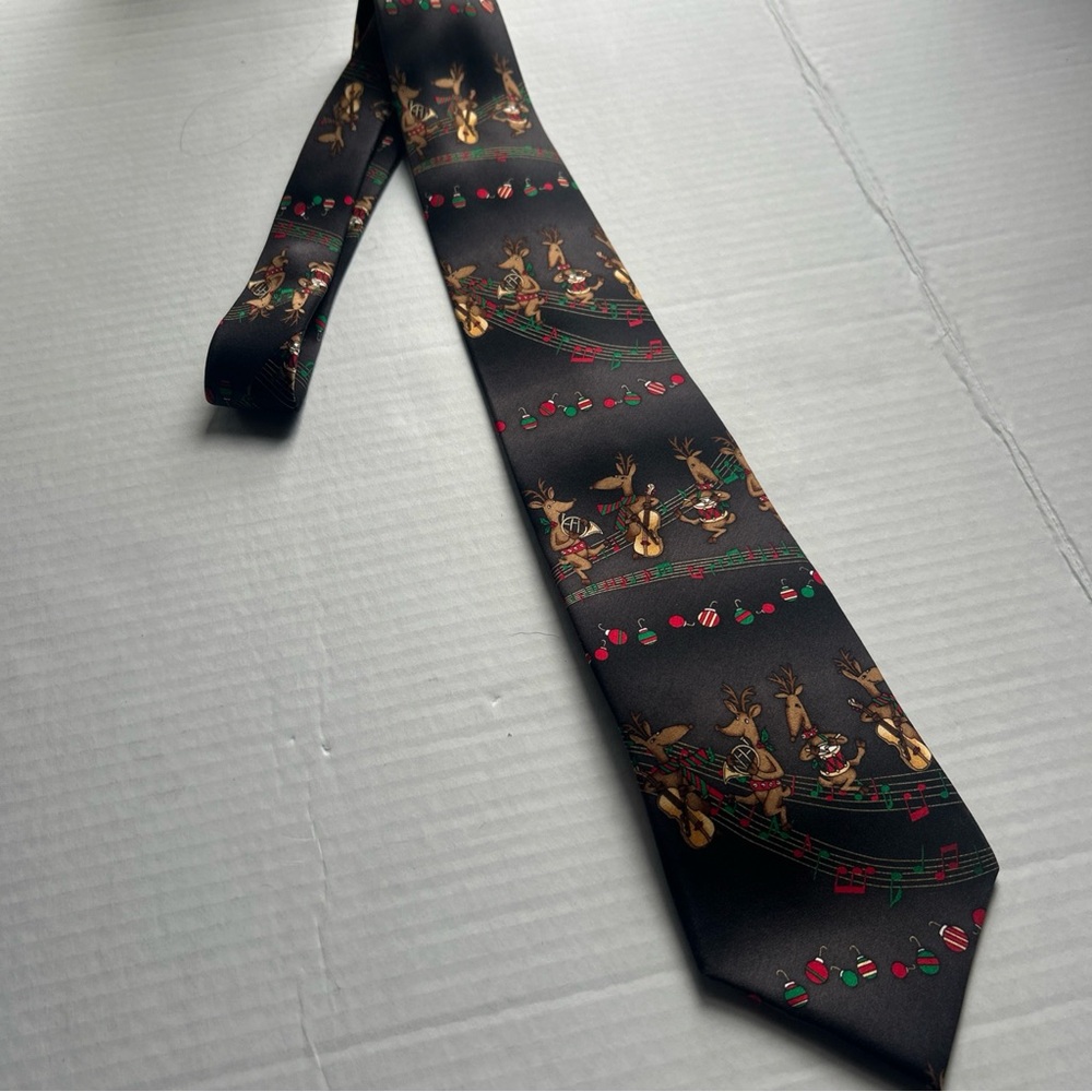 Hallmark Novelty Christmas Silk Tie Reindeer Musical Holiday EUC